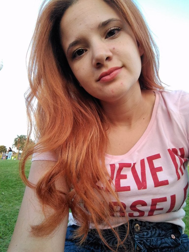 Cor no cabelo pranchado e na luz do sol Cor no cabelo pranchado e na luz do sol